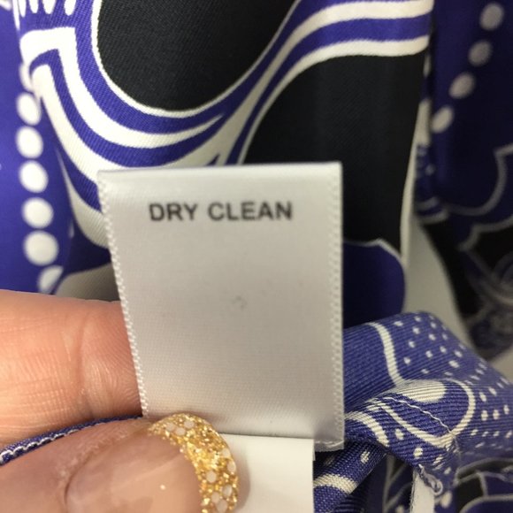 Banana Republic 100% Silk L/S Dress size 4P - Picture 8 of 8